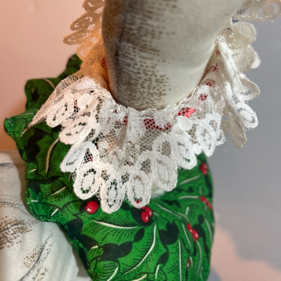 VTG 80s Soft Elegant Swan Holiday Decor with Green Wreath weighted bottom - Picture 10 of 14